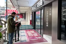 小里帮忙|4.15万订购柜子，订单迟迟没动静，艾依格：没违约可交付图片