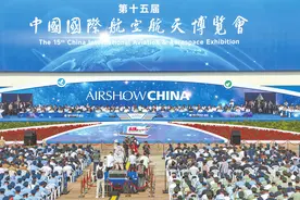 中国航空航天重器闪亮登场，尼日尔空军高级军官：想买一些中国战机和运输机回去图片