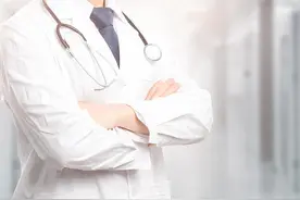 不敢用AED除颤仪？华西专家手把手教你 包学会！