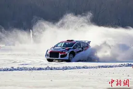 近百位中外车手挑战长春冰雪赛道图片