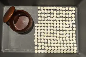 177件！大兴机场海关查获旅客违规携带砗磲围棋子入境图片