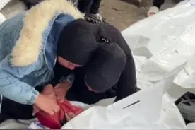 冲突中降生，冲突中离世！加沙半岁婴儿死于空袭图片