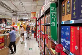 新春经济｜新年旺季酒市回暖但难超往年，酒企忙稳价酒商忙出货图片