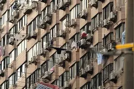 空调安装工不系安全绳坠亡，家属索赔百万！法院：死者自担七成责任图片