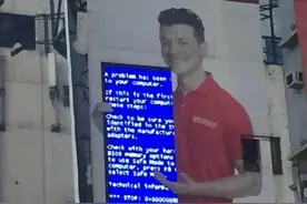 20个因计算机在公共场所出错的爆笑场景图片