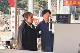 “多出去跑跑，把事办好”（“我是党员，我在岗位”）图片