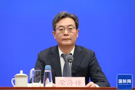 国家税务总局答海报新闻：截至6月底 全国超6100万户纳税人使用数电发票图片