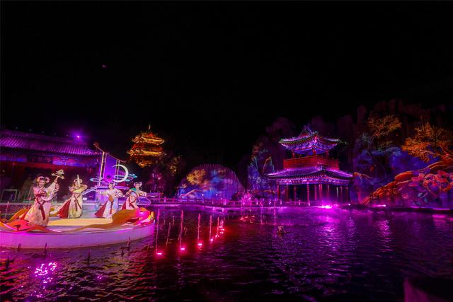 图集｜开封府夜游《南衙千秋月》启幕 光影幻戏点亮千年府衙夜经济