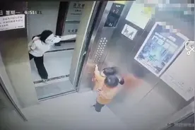 “面具女”多次恐吓电梯内两幼童，当事女孩已道歉，社区回应图片