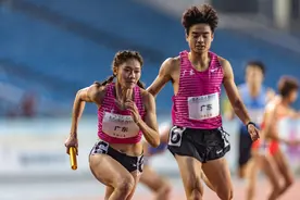 （体育）田径——全国田径大奖赛第五站：广东队夺得混合4x400米接力冠军图片