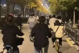 大学生夜骑不能只顾着“燃”图片