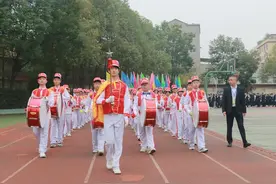 汉滨区建民初中举办第二十五届秋季田径运动会图片