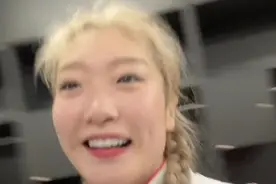 🥇李梦晒更衣室庆祝视频：我们是冠军！我们要去颁奖啦！图片