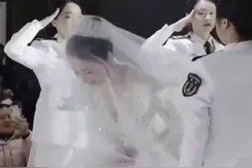 退伍女兵举行婚礼，曾经的战友从天南海北赶来，穿上军装送她出嫁。图片