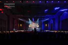 激情之夜，力量与勇气对决图片