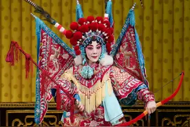 梅韵流芳传薪火 英姿飒爽穆桂英 京剧名家王怡成功上演《穆柯寨·穆天王·大破天门阵》图片