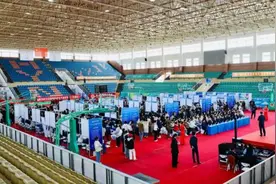 长春市百万大学生留长工程——2025年“五优”服务进校园春季巡回双选会（双阳区高校联盟专场）在长春科技学院成功举办图片