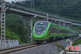 中老铁路国际旅客列车持续火爆 日均发送旅客超4300人次图片