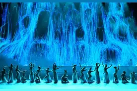 湖北大型土家歌舞剧《西兰卡普》盛装迎客图片