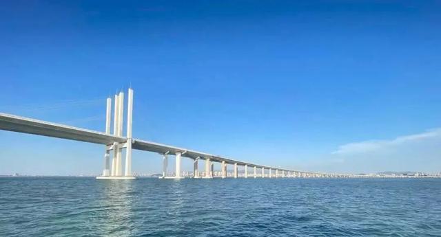 东大洋“海上穿越大桥”环游航线单日载客3155人！有人专程为它来青岛！