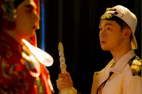 春晚舞台上的11秒国风变装太燃了！原来是他→图片