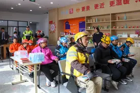 暖南相伴 驿路同行——南星街道复兴商圈妇联开展新就业群体“双11”专场服务活动图片
