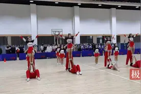 这个啦啦操队平板支撑达人均3.5分钟，他们两周两次比赛均获第一名图片