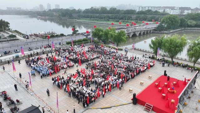 荆州区：全民携手迎国庆 万步同心创5A 环城健步走焕发古城新风貌