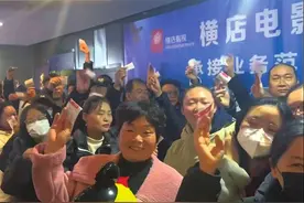 郑州一网友花约50万元包场，请近万名观众免费看《哪吒2》图片