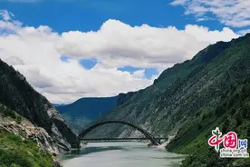 西宁至林芝旅游列车：味蕾与心灵的双重绽放图片