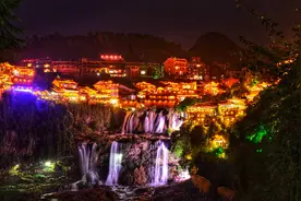 走进永顺｜芙蓉镇：挂在瀑布上的千年古镇 美醉游人图片