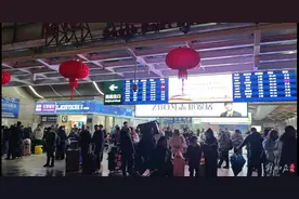 10公里俩人160元，拼满才走…… 上海火车站沦为“黑车集散点”？图片