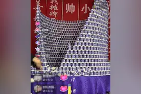 刷礼物“鞭策”主播？解压娱乐直播风靡，399元设备卖断货，主播：赚多少看运气图片