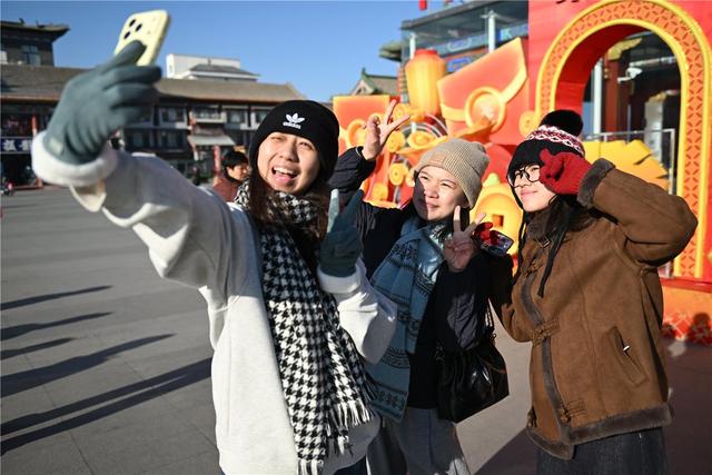 记者探班：呼和浩特塞上老街跨年夜筹备忙