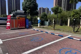 安全、实惠、快捷，家门口解决充电难！上海首个电动车集成式光储充一体化充电站投用图片