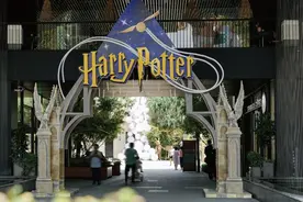 《哈利波特庆祝霍格沃茨》主题美陈亮相武汉图片