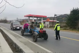 打好护农“组合拳”，通化县交警按下秋收“护航键”  | 护航秋收图片