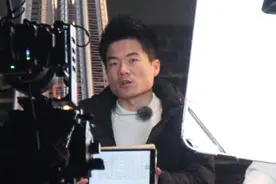 与辉同行成“宇辉独行”，董宇辉面前的三条路图片