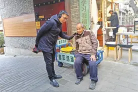 盲人张喜平“上电影”图片