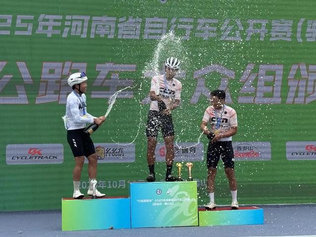 骑行秋风里，轮印画中游 “行走是吾乡”确山站顺利完赛