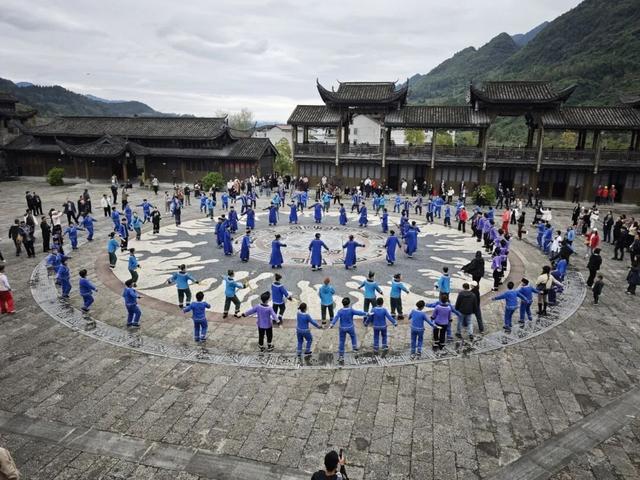 红色、生态、文化！这场龙山深度行，让嘉宾考察团“心动”了