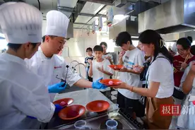 一场好吃的大学迎新会图片