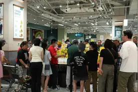 京东七鲜超市正式进军上海，新门店试营业日均客流量超万人，多款商品被抢购一空图片