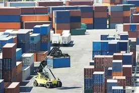 加拿大：暂停对美国商品征收第二阶段报复性关税图片