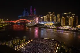 重庆“五一”无人机灯光秀引爆全网 5月1日当晚现场观看人数高达30万人图片