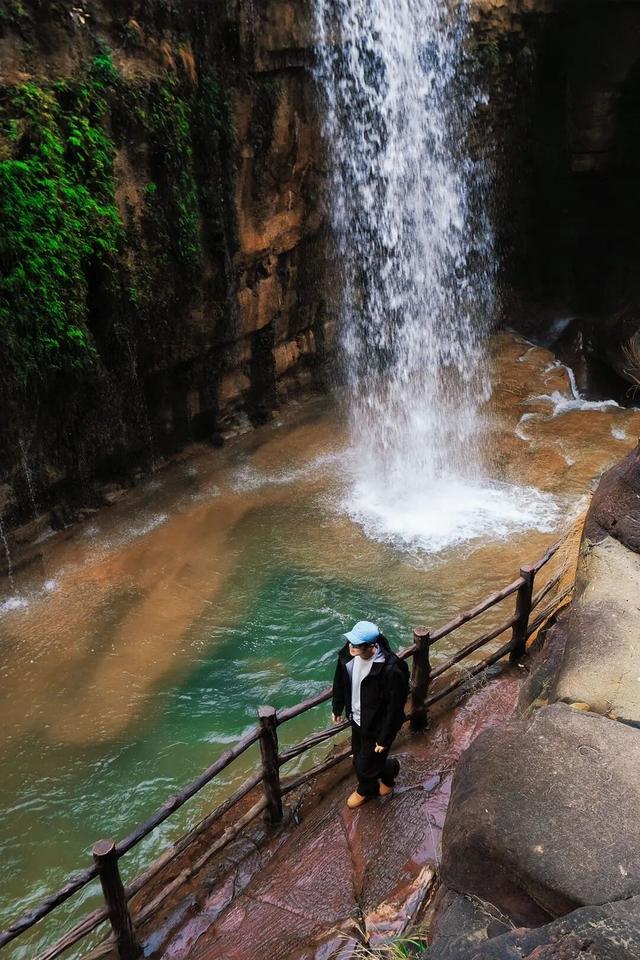 很少用“震撼”形容一座山！