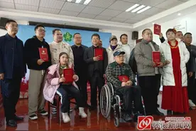 同在蓝天下 共唱中国梦 怀化市举办首届残疾人歌手大赛图片