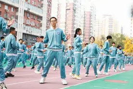 课间如何玩？北京八中师生自编操“点燃”课间图片