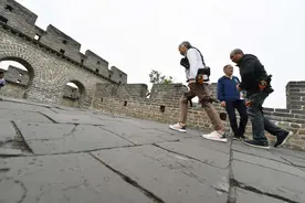 爬不动长城又想当“好汉”，八达岭景区：安排！新装备已就位！图片