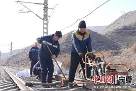 银川工务段：与大山为伴 守一方平安图片